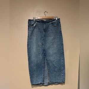 Wild Fable Mid Rise Slit Front Maxi Denim Skirt Raw Hem Medium Wash Size 16R